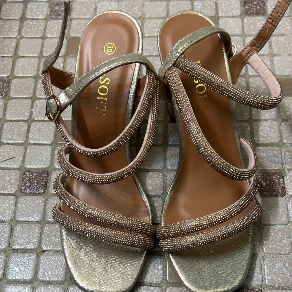 Elegant Gold Women's Sandals by Aerosoles